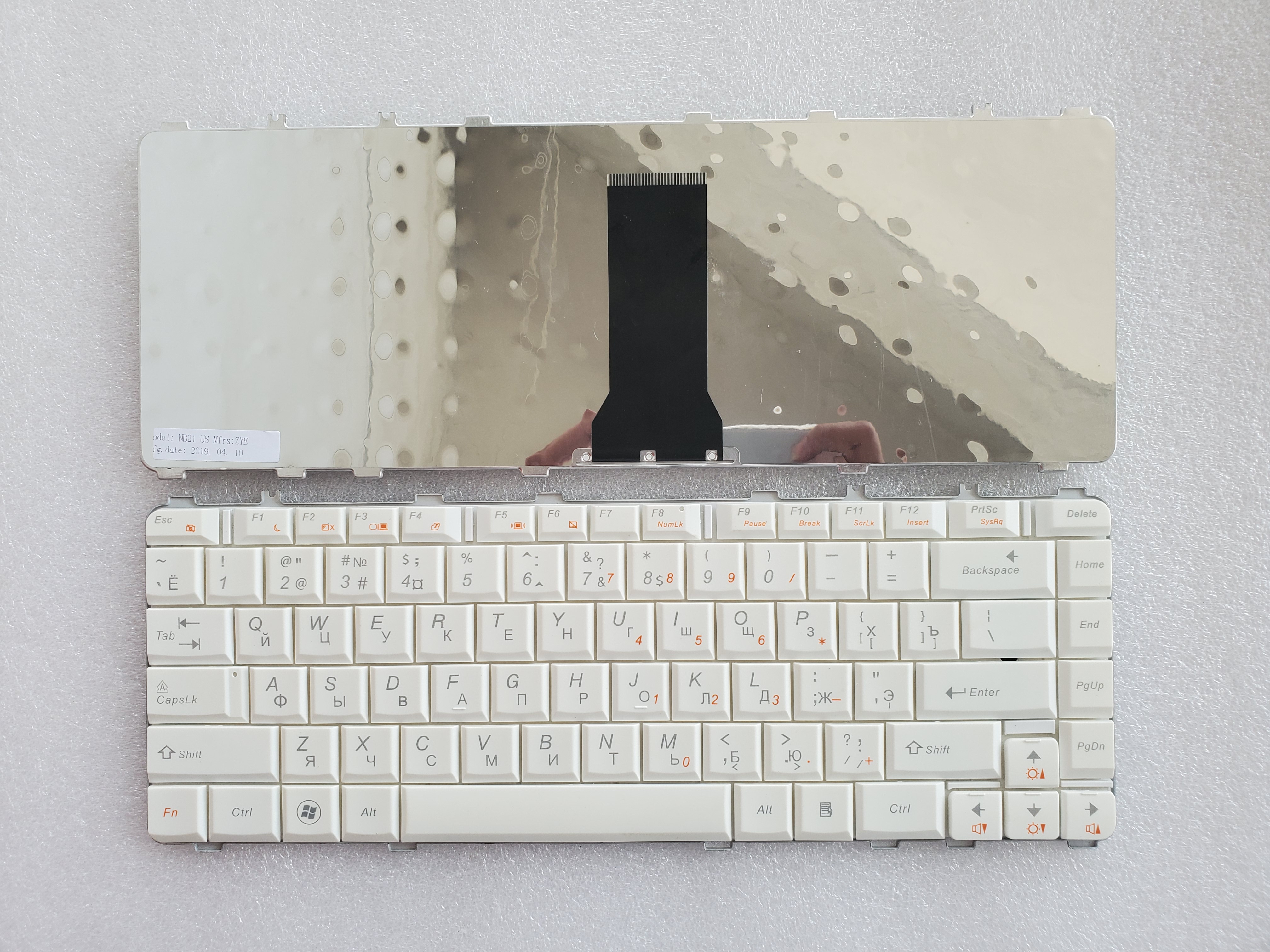 Picture of New Replacement Laptop Keyboard For LENOVO Y450 WHITE (OEM) RU Layout